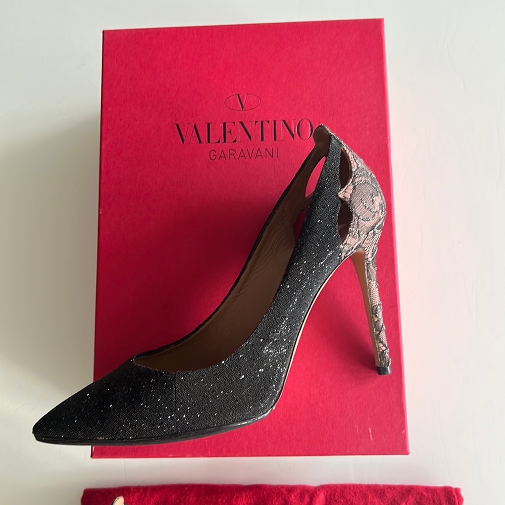 Valentino - lace heels